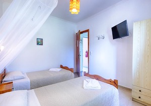 Kostas Apartment 10 - 300m from Agios Georgios beach
