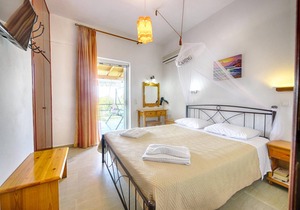 Kostas Ferienwohnung 11 - 300m vom Strand Agios Georgios Pagi entfernt
