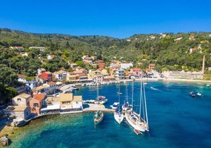 Limani: Walk to Beach, Sea Views, A/C, Car Not Required