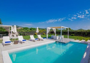 Madini Luxury villa with private heated pool