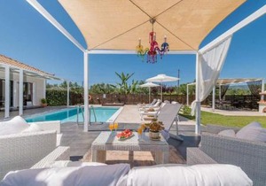 Madini Luxury villa with private heated pool