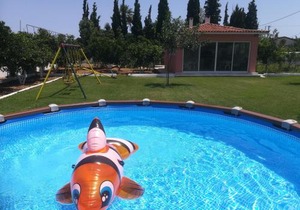 Marathon Beachside Villa 100m from the beach