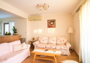 Modern Apartment with sea view in Saronida