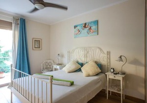 Modern Apartment with sea view in Saronida