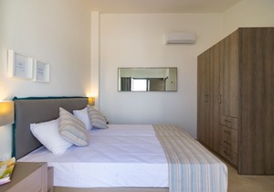Modern Beachfront villa, No car needed 2