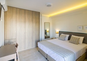 Modern Beachfront villa, No car needed 6