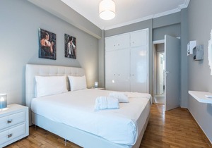 Modern City Apartment by Cloudkeys