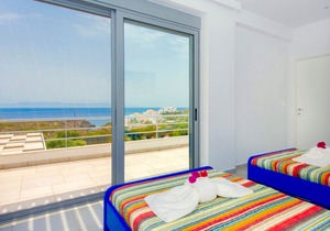 Modern, stylish villa with 3 bedrooms, private pool and amazing sea views