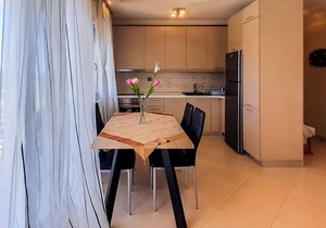 My appartment is on the Sea only 100meters.80sq balcony