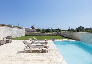 Mythos villa II,pool,Walking distance to beach