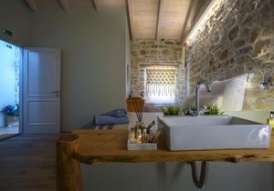 Paxos Fairytales Lovenest 1