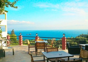 Pelekas Beach, Studio Apartments with a pool