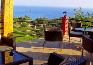 Pelekas Beach, Studio Apartments with a pool