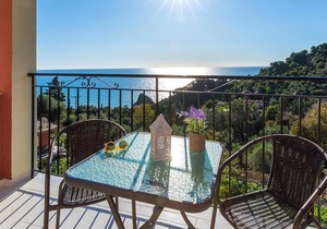 Pelekas Beach, Studio Apartments with a pool