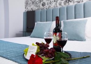 Phaedrus Living Modern Kriel Suites 103