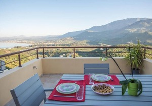 Plum Tree - Exceptional view with pool access