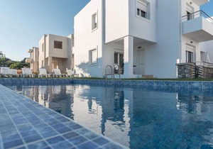 Posh Holiday Home in Gennadi with Shared Swimming Pool