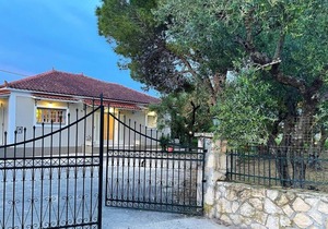 Private Villa inside an olive grove - 100m from the sea