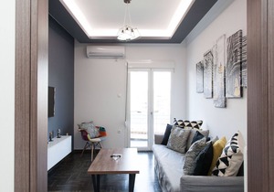Renovated 2 bedroom apt in Larissis Railway Station and Metro