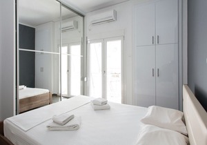 Renovated 2 bedroom apt in Larissis Railway Station and Metro