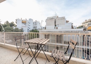 Renovated apt for 6 close to Metro