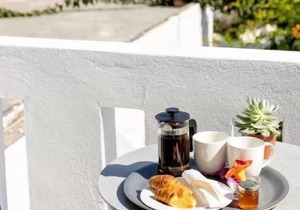 Room 11 @ Pelican Paros in the Old Town!