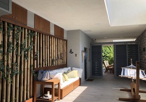 Sea-front condo in luxury contemporary villa