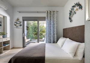 Sea-front condo in luxury contemporary villa with infinity pool & gorgeous views