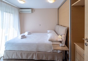 SOLON - DELUXE CITY CENTER APARTMENT