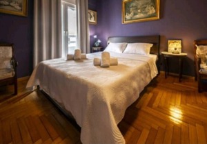 Spacious penthouse apt in Exarchia