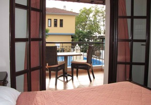 Standard studio ground/first floor for 2 adults+1 child - pool view #6/9