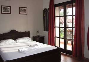 Standard studio ground/first floor for 2 adults+1 child - pool view #6/9