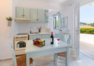 Sterna Studio: Inside Gaios Paxos, close to all amenities