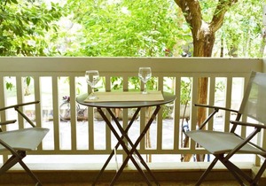 Stylish apt in the Historic heart of the city