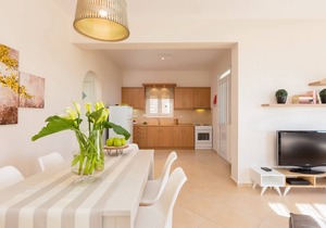 Stylish Villa with private pool, kids playground, ping pong table & BBQ area