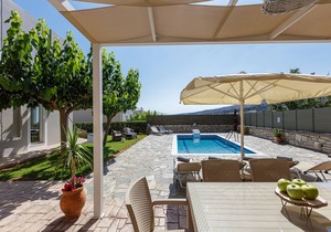 Stylish Villa with private pool, kids playground, ping pong table & BBQ area