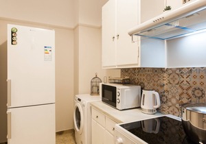 Syntagma 3 bedroom sweet and practical apartment