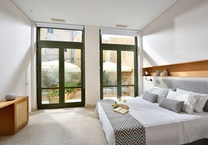 Thission Luxury Homes by K&K - Downtown Suite (External Entrance)