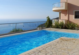 Top floor luxury apartment for 4 above Petani Beach Kefalonia