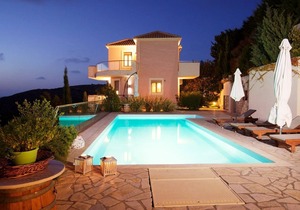 Top floor Luxury apartment for 4 with pool above Petani Beach Kefalonia