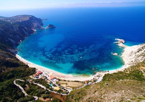 Top floor luxury apartment for 4 above Petani Beach Kefalonia