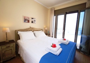 Top floor luxury apartment for 4 above Petani Beach Kefalonia