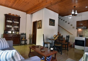 Traditional Greek Maisonette in Antiperni village