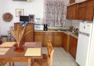 Traditional Villa with Wifi and Air Conditioning at only 150m from the Beach !