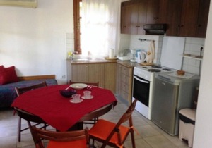 Traditional Villa with Wifi and Air Conditioning at only 150m from the Beach !