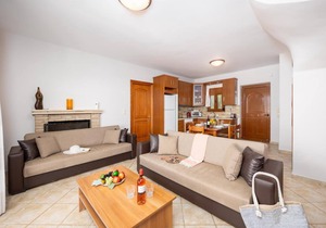 Villa Aetos - Three Bedroom Villa, Sleeps 8