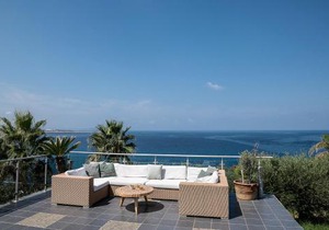 Villa Emilia front sea