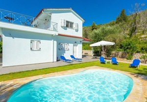 Villa Mia: Private Pool, Walk to Beach, A/C, WiFi, Car Not Required