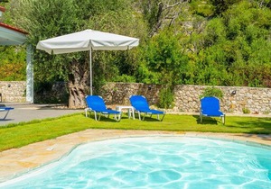 Villa Mia: Private Pool, Walk to Beach, A/C, WiFi, Car Not Required