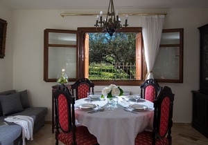 Villa Oneiropetra - Traditional village house